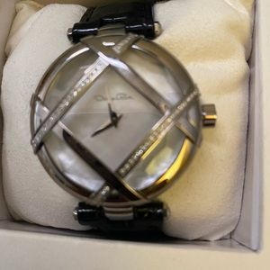 Oscar de la Renta x Shinola watch